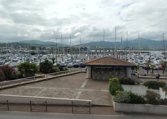 Spacieux T2 A Hendaye Avec Parking A Deux Pas De La Plage - Fr-1-239-794