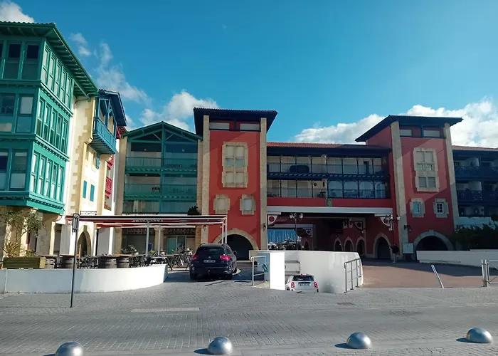 Spacieux T2 A Hendaye Avec Parking A Deux Pas De La Plage - Fr-1-239-794