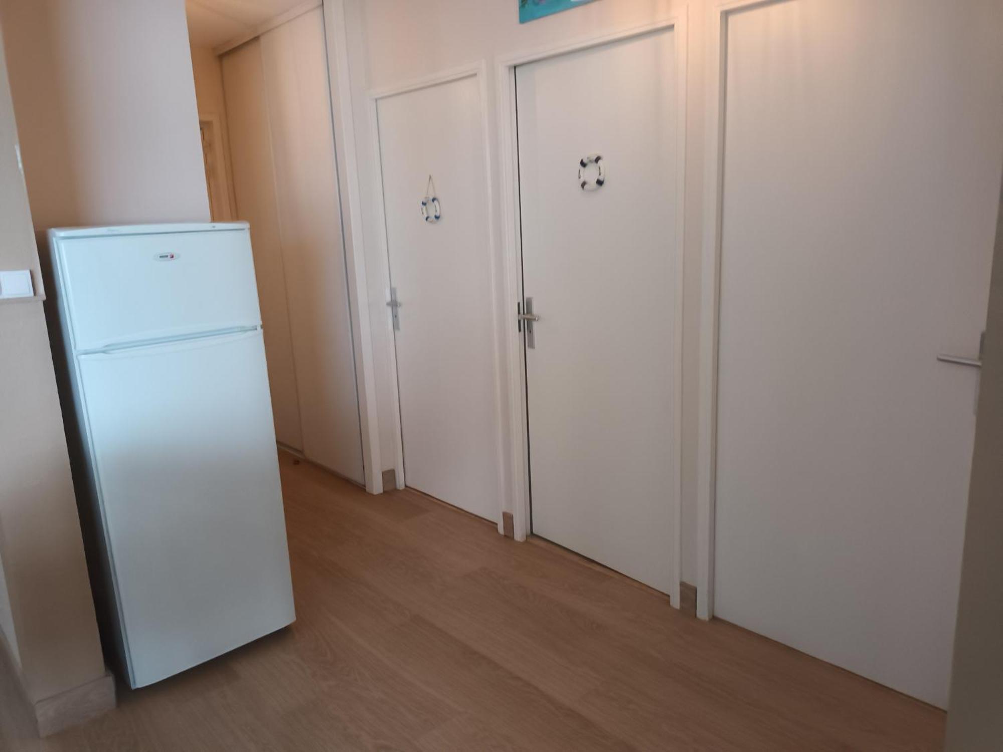 Apartment Spacieux T2 A Avec Parking A Deux Pas De La - Fr-1-239-794 *